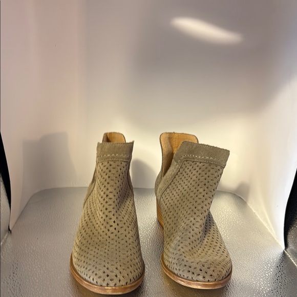 Lucky Brand Tan Ankle Booties with Perforated Design - Picture 1 of 6